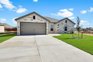 724 Raylan St, Springtown, TX 76082 - Photo 3