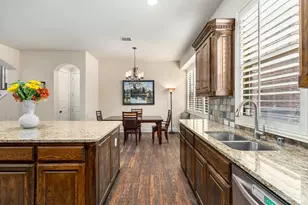 13195 Thornton Dr, Frisco, TX 75035 - Photo 11