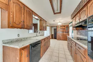 907 Bow Creek Dr, Duncanville, TX 75116 - Photo 7