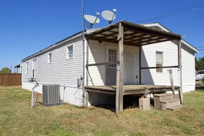 1207 Grayson Street, Nocona, TX 76255 - Photo 7