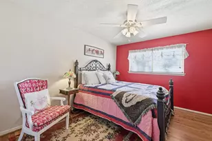620 W College St, Grapevine, TX 76051 - Photo 23