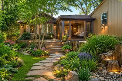 620 W College Street, Grapevine, TX 76051 - Photo 3