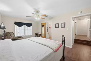 620 W College St, Grapevine, TX 76051 - Photo 15