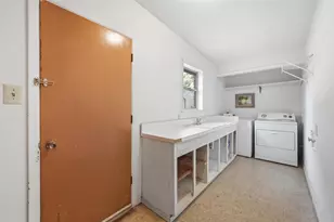 620 W College St, Grapevine, TX 76051 - Photo 27