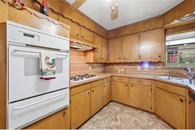 620 W College Street, Grapevine, TX 76051 - Photo 9