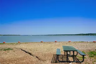 100 Harbor Dr, Runaway Bay, TX 76426 - Photo 5