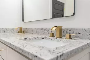 704 S Ivy St, Hillsboro, TX 76645 - Photo 29