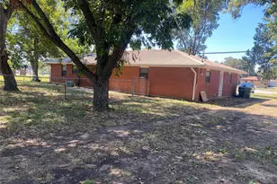 646 N Main St, Springtown, TX 76082 - Photo 3