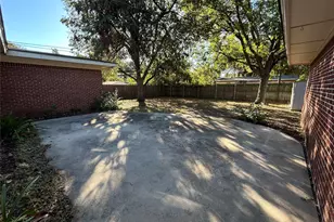 6200 Windermere Pl, Fort Worth, TX 76112 - Photo 17