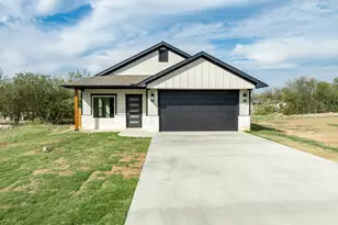 702 S Ivy St, Hillsboro, TX 76645 - Photo 1