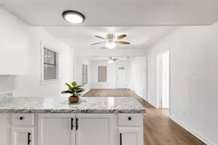 519 Sunnyside Ave, Cockrell Hill, TX 75211 - Photo 9