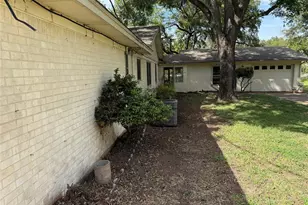 311 Casas Del Sur St, Granbury, TX 76049 - Photo 3