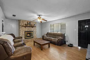 215 N Oaks Dr, Grand Saline, TX 75140 - Photo 5