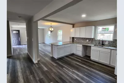 810 N Jester Avenue, Dallas, TX 75211 - Photo 7