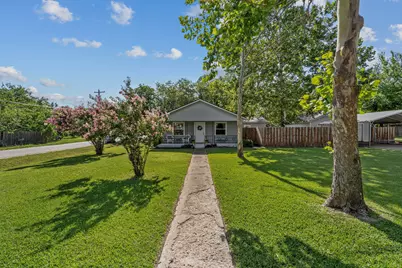 710 W Willow Street, Sanger, TX 76266 - Photo 3