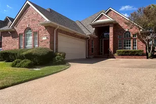 721 Village Green Dr, DeSoto, TX 75115 - Photo 1