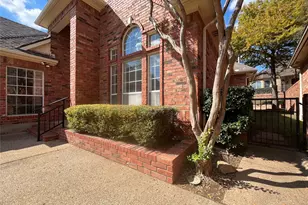 721 Village Green Dr, DeSoto, TX 75115 - Photo 3