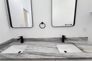 2121 S Edgewood Terrace, Fort Worth, TX 76105 - Photo 7