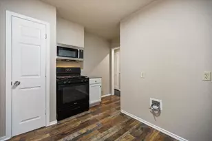 3837B Earl St, Fort Worth, TX 76111 - Photo 11