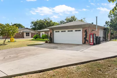 1307 Bradley Court, Cleburne, TX 76033 - Photo 5