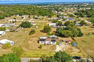 406 Hilltop Meadows Ct, Springtown, TX 76082 - Photo 11