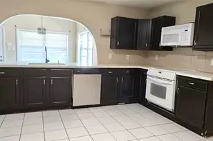 730 Pinehill Ln, Grand Prairie, TX 75052 - Photo 17