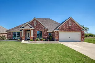 820 N Tejas Dr, Sanger, TX 76266 - Photo 1
