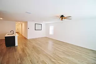 1013 Lady Bird St, Ennis, TX 75119 - Photo 3