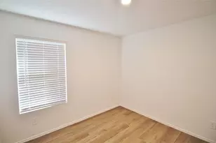 1013 Lady Bird St, Ennis, TX 75119 - Photo 25