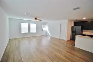 1013 Lady Bird St, Ennis, TX 75119 - Photo 5