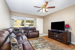 808 Ravenwood Dr, Arlington, TX 76013 - Photo 3