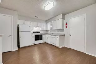 648 S Rogers Rd, Irving, TX 75060 - Photo 7