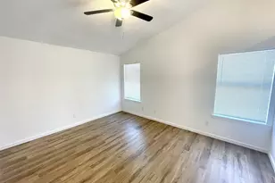 5518 Creek Valley Dr, Arlington, TX 76018 - Photo 17