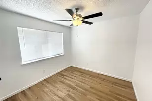 5518 Creek Valley Dr, Arlington, TX 76018 - Photo 29