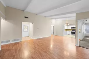 906 Lemontree Ct, Arlington, TX 76017 - Photo 11