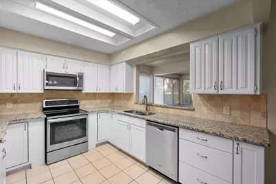 906 Lemontree Court, Arlington, TX 76017 - Photo 7