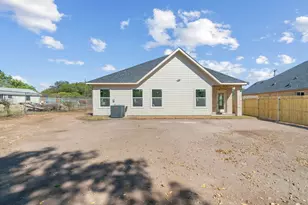 8811 Silver Crk Rd, White Settlement, TX 76108 - Photo 33