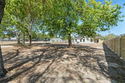 8811 Silver Creek Road, White Settlement, TX 76108 - Photo 37