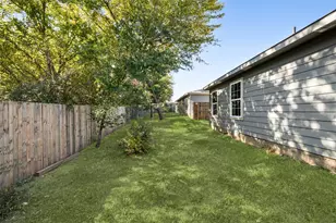 1616 E Robert St, Fort Worth, TX 76104 - Photo 25