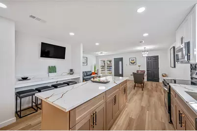 5608 Helmick Avenue, Fort Worth, TX 76107 - Photo 13