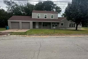 701 Hulme St, Bowie, TX 76230 - Photo 1