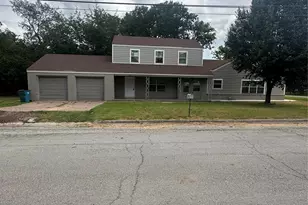 701 Hulme St, Bowie, TX 76230 - Photo 1