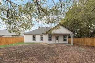 2729 Pike Dr, Lancaster, TX 75134 - Photo 19