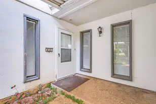 412 Hollyhill Ln, Denton, TX 76205 - Photo 3