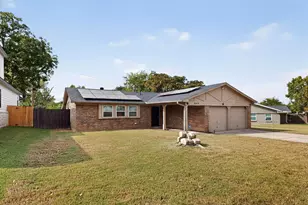 2412 Jewell Dr, Arlington, TX 76016 - Photo 3