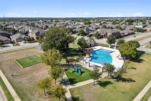 8924 Holliday Ln, Aubrey, TX 76227 - Photo 19