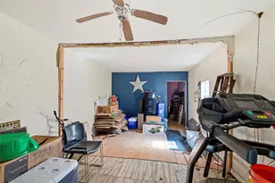 518 Red Bud Ln, Cockrell Hill, TX 75211 - Photo 9