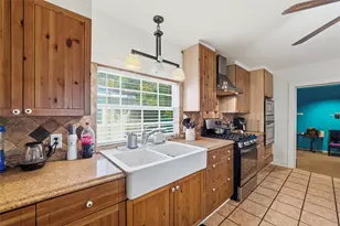 518 Red Bud Ln, Cockrell Hill, TX 75211 - Photo 33