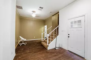 518 Red Bud Ln, Cockrell Hill, TX 75211 - Photo 27