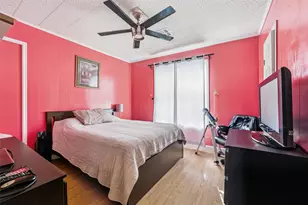 518 Red Bud Ln, Cockrell Hill, TX 75211 - Photo 17